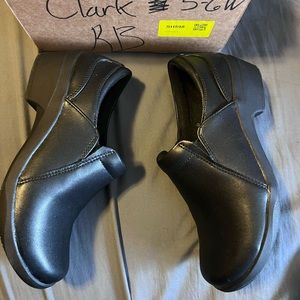 Clarks Slip Resistant Loafers 7 Wide